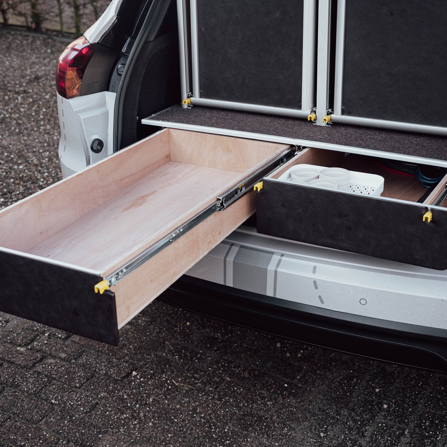 porsche cayenne inbouw kamperen schuiflade systeem