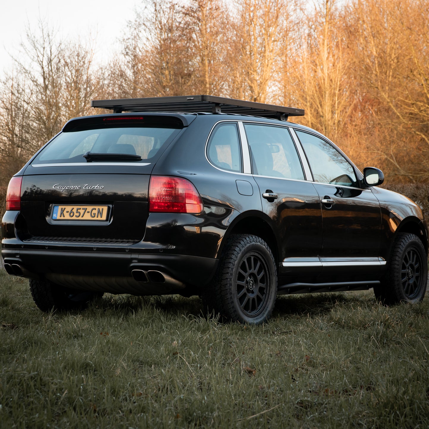 porsche cayenne turbo offroad wielen dakrek achterkant zijkant