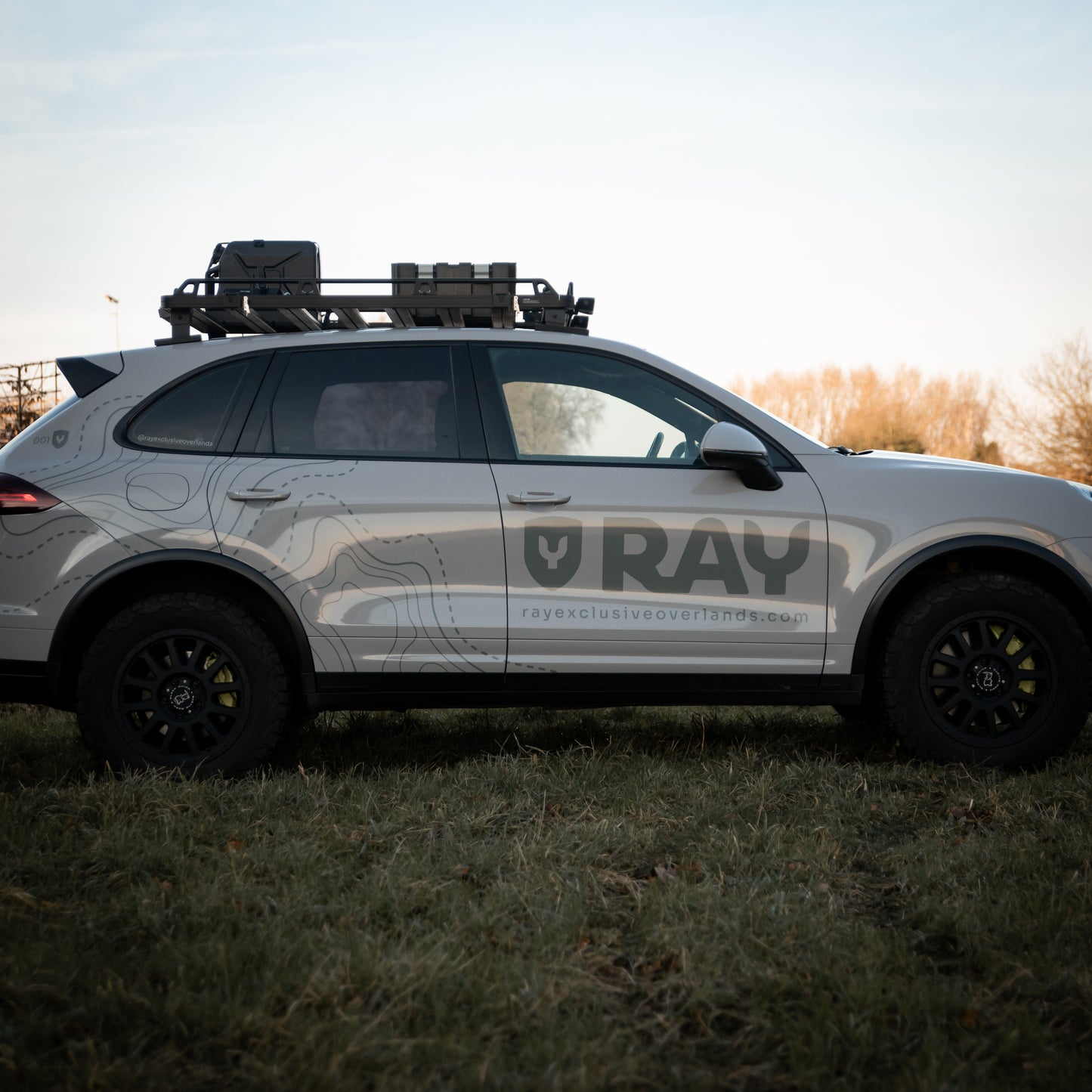 porsche cayenne 958 dakrek offroad zijkant chalkgrey