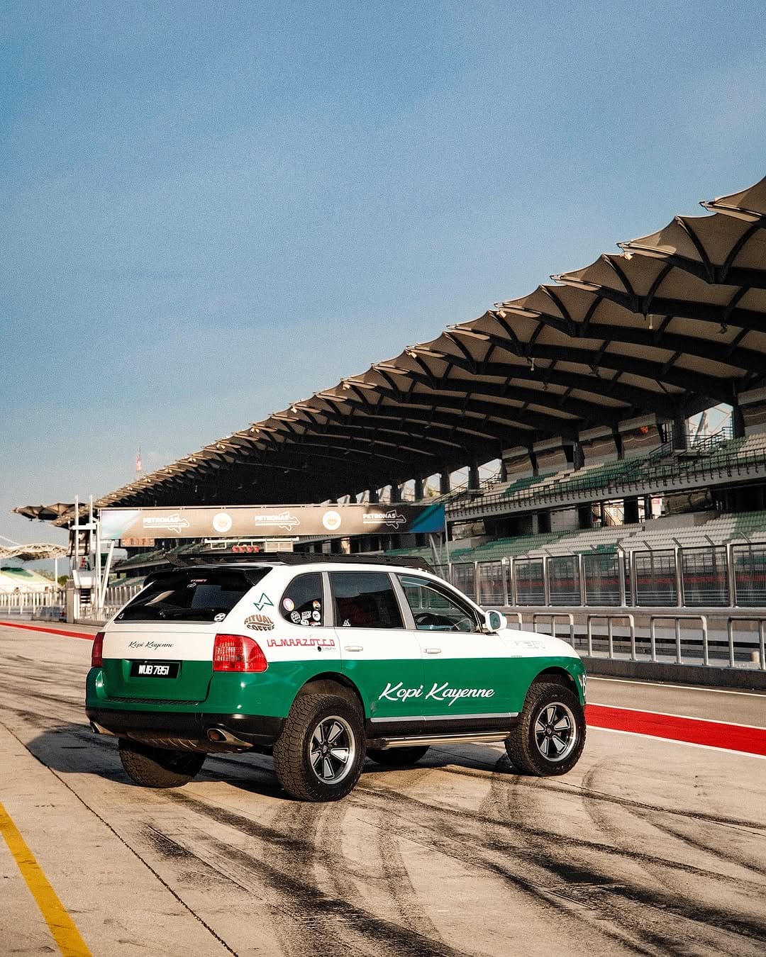 AKI Overland Fuchs Reimagined