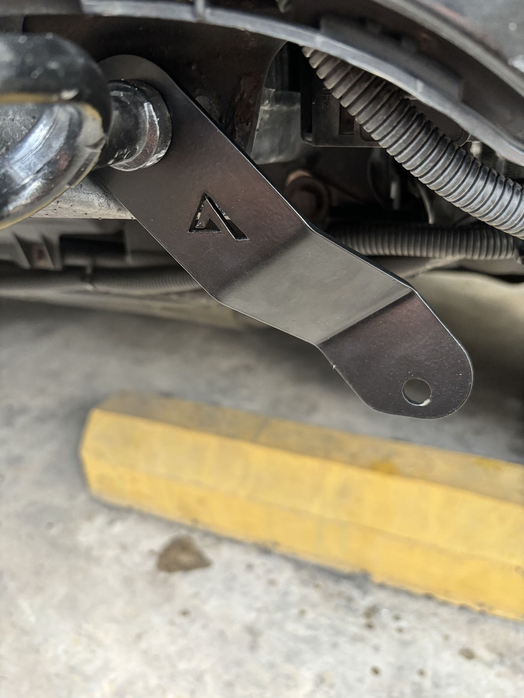 Porsche Cayenne 955/957 License plate bracket