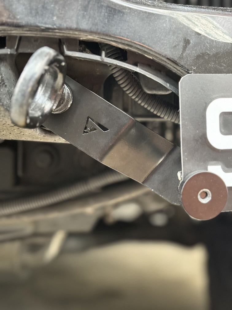 Porsche Cayenne 955/957 License plate bracket