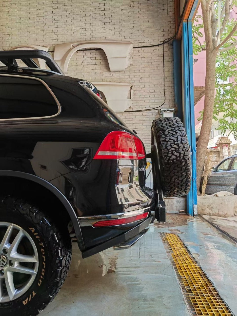 Porsche Cayenne 958 Offroad Spare Tire Swing Out Carrier